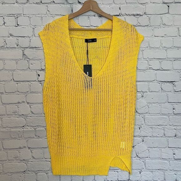Uniq Sleeveless Sweater - Picture 1 of 4